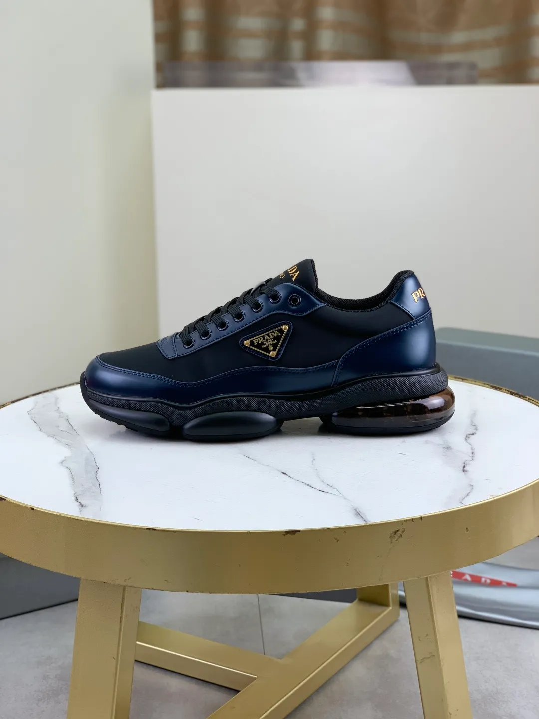 Men's men's shoes 💰P640 💰【New model】Top quality, new popular model on the official website, it will not go out of style for a hundred years, 🆘 The trendy brand (Prada) mainly promotes popular models, avant-garde and versatile fashionable men's shoes, private version molding, cowhide surface splicing 1:1 oil edge processing... fashionable and simple, original imported cowhide interior cowhide feet; the atmosphere and personality are more fashionable, eye-catching and pursuing class. It will subvert old ideas and be a must-have for fashionistas who want to spend time with you! Must keep it! High-end comfort, high-end quality workmanship. Size: 38-45 Various colors available. full package